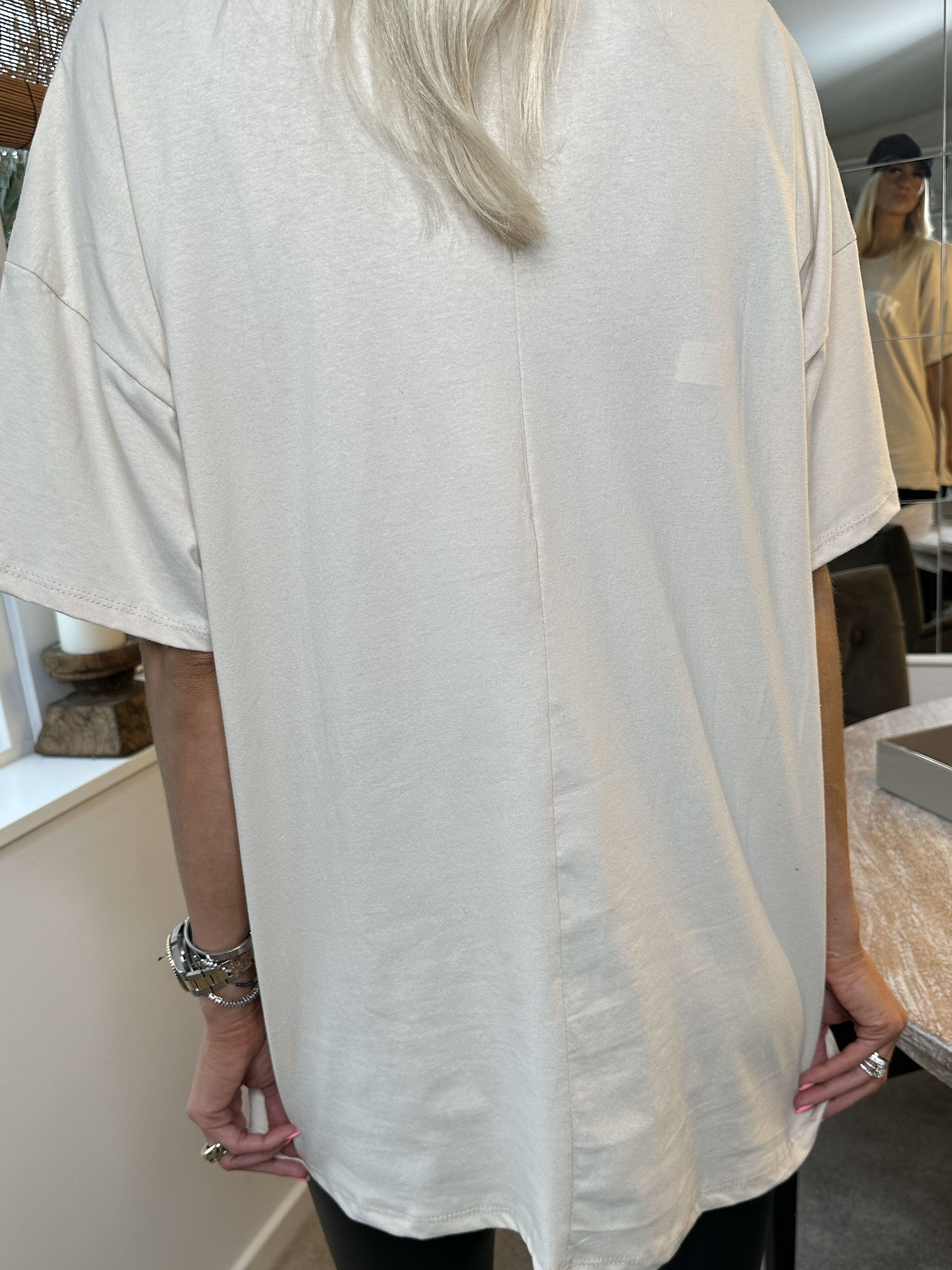 Sofia - Enkel t-shirt med text på bröstet